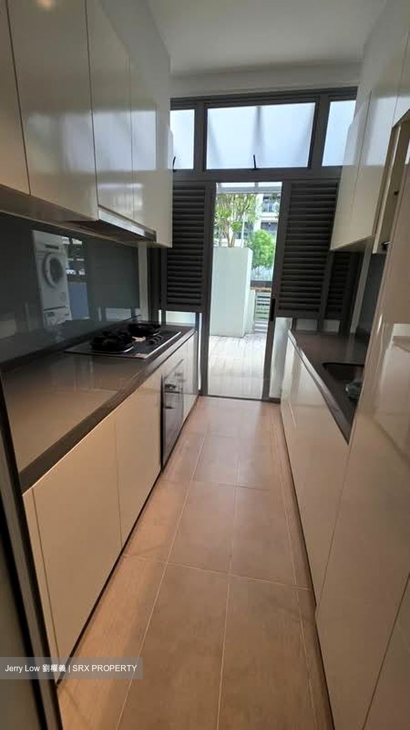Miltonia Close (D27), Terrace #553340891